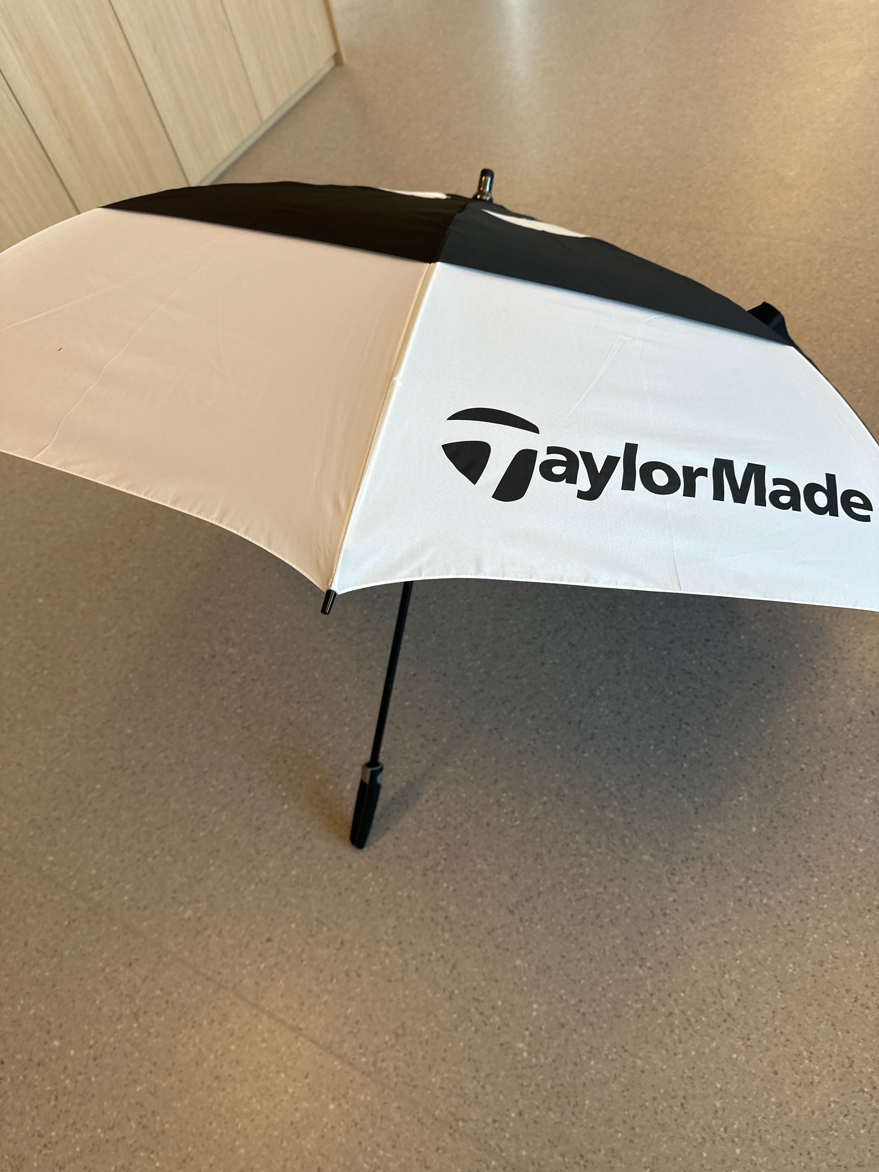 Taylormade umbrella 64"